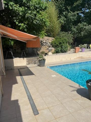 L'Appartement Du Micocoulier Salon-de-Provence Exterior photo
